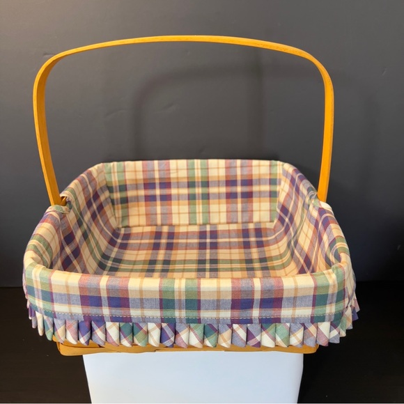Longaberger 12” Pie Cake Basket Handle 1999 w/ Plaid Ruffled Liner USA Handmade - Picture 1 of 13